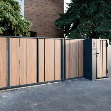 Radier para acceso exterior y estacionamiento liviano en Las Condes